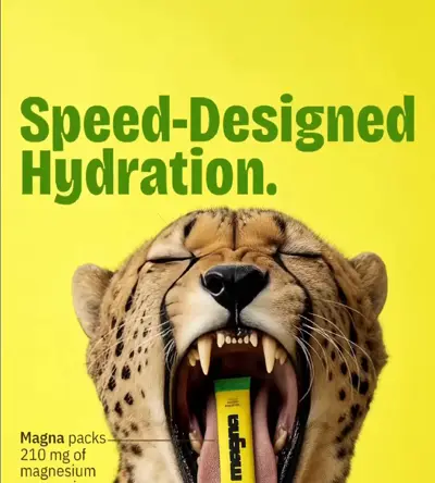 Magna reklamı: Speed-Designed Hydration, ağzı açık çitanın ağzında Magna saşesi